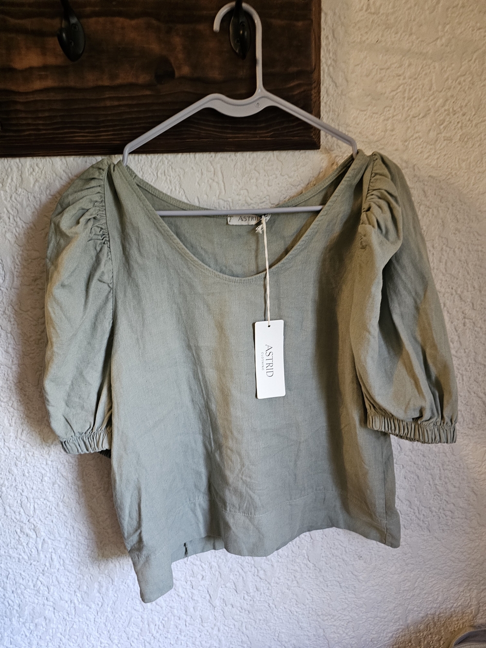 NWT Astrid Top With Puff Sleeves. Made In Italy.